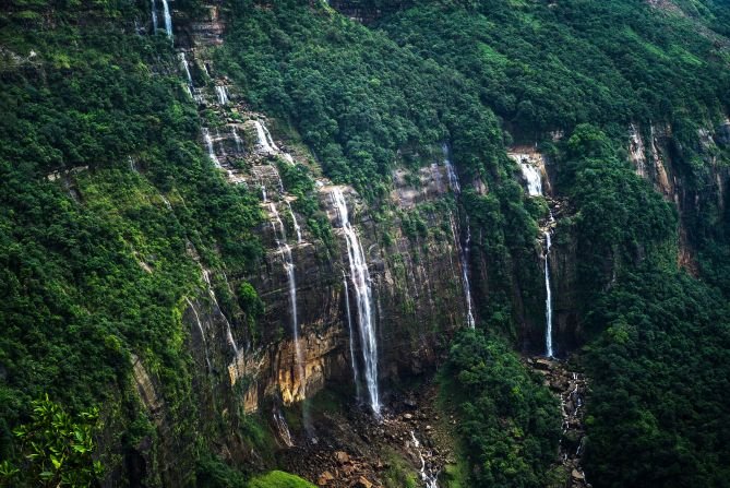 Noh Sngithiang Falls